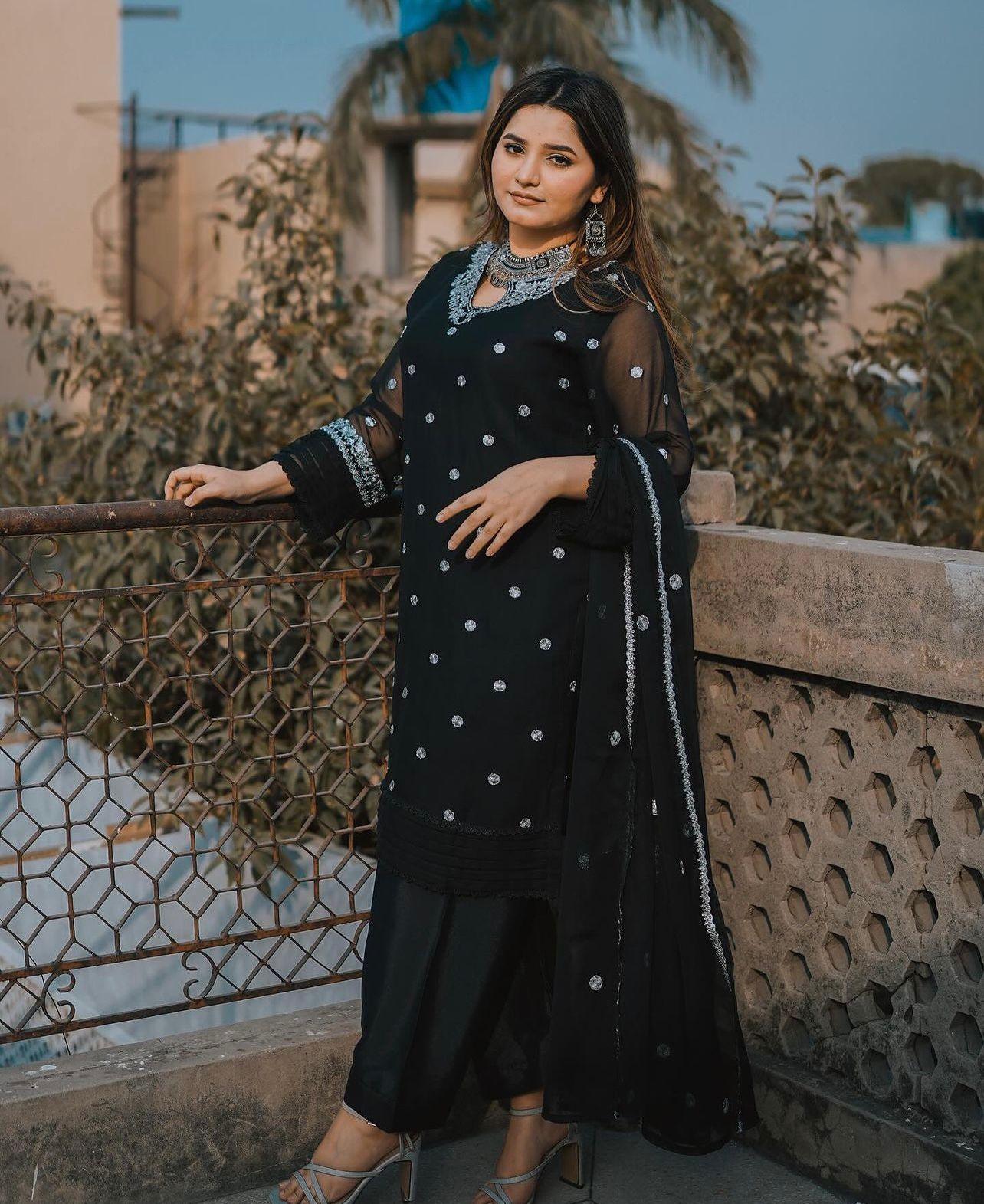 HANIA 3-PC Stitched