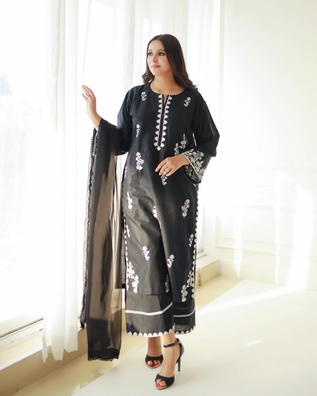 Aina 2Pc Stitched
