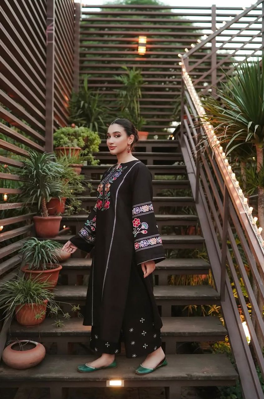 Cottage 2Pc Stitched