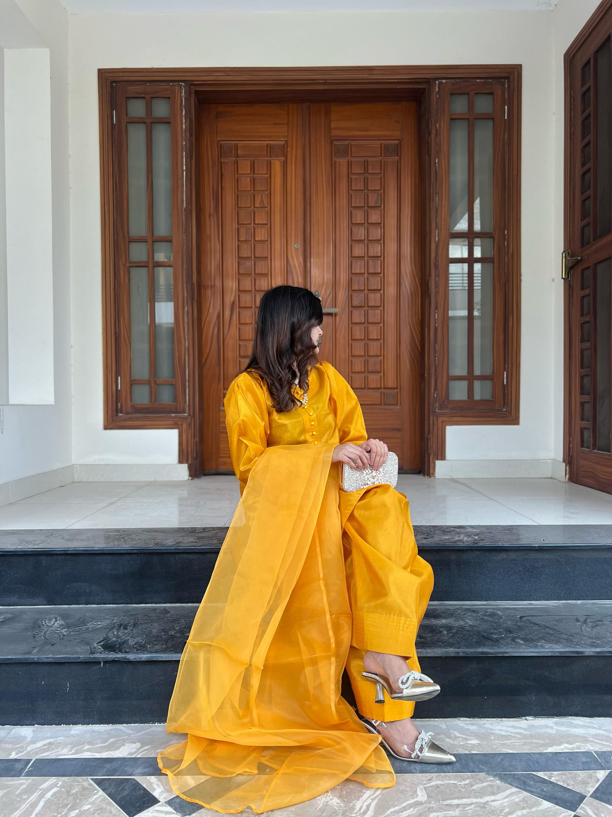 Varda ( Farshi Shalwar )