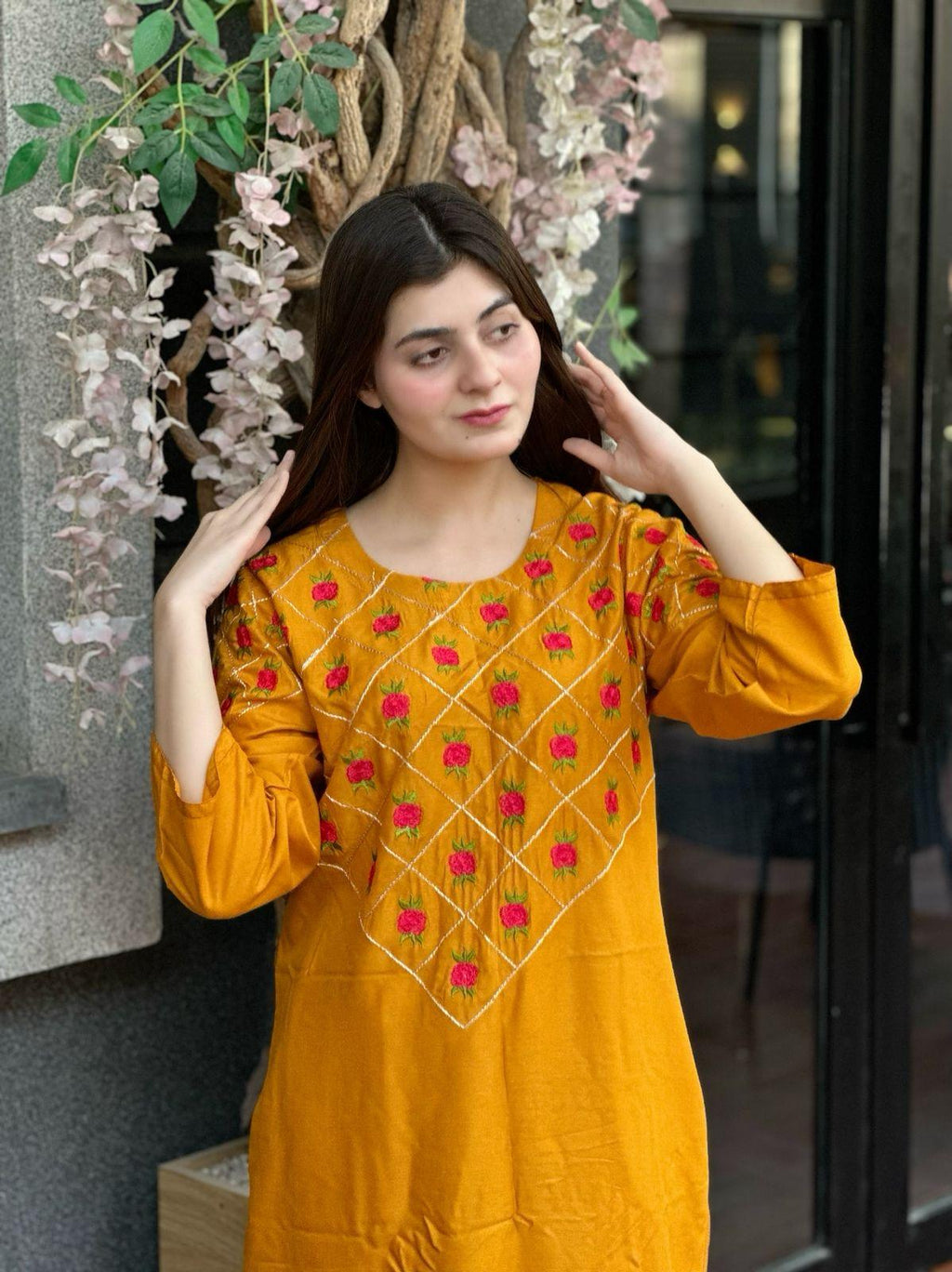 LAIRA Embroidered Article 2Pcs Stitched