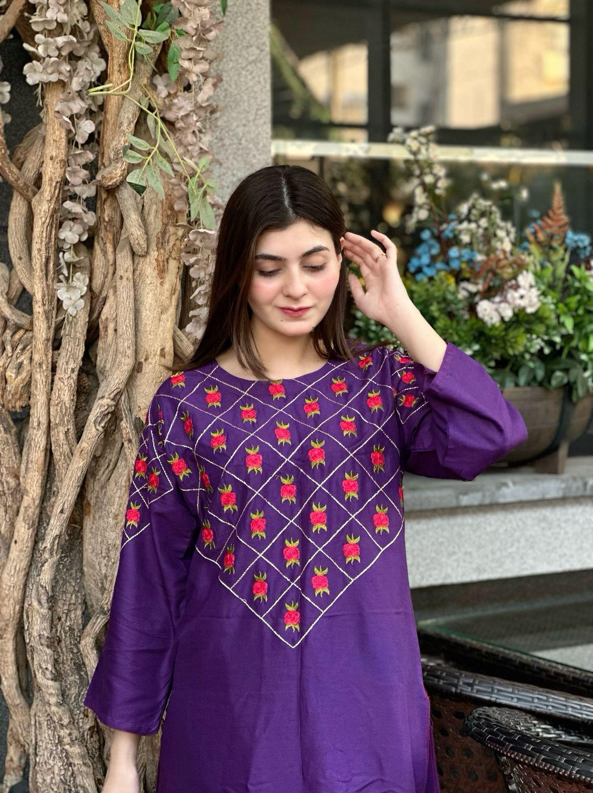 LAIRA Embroidered Article 2Pcs Stitched
